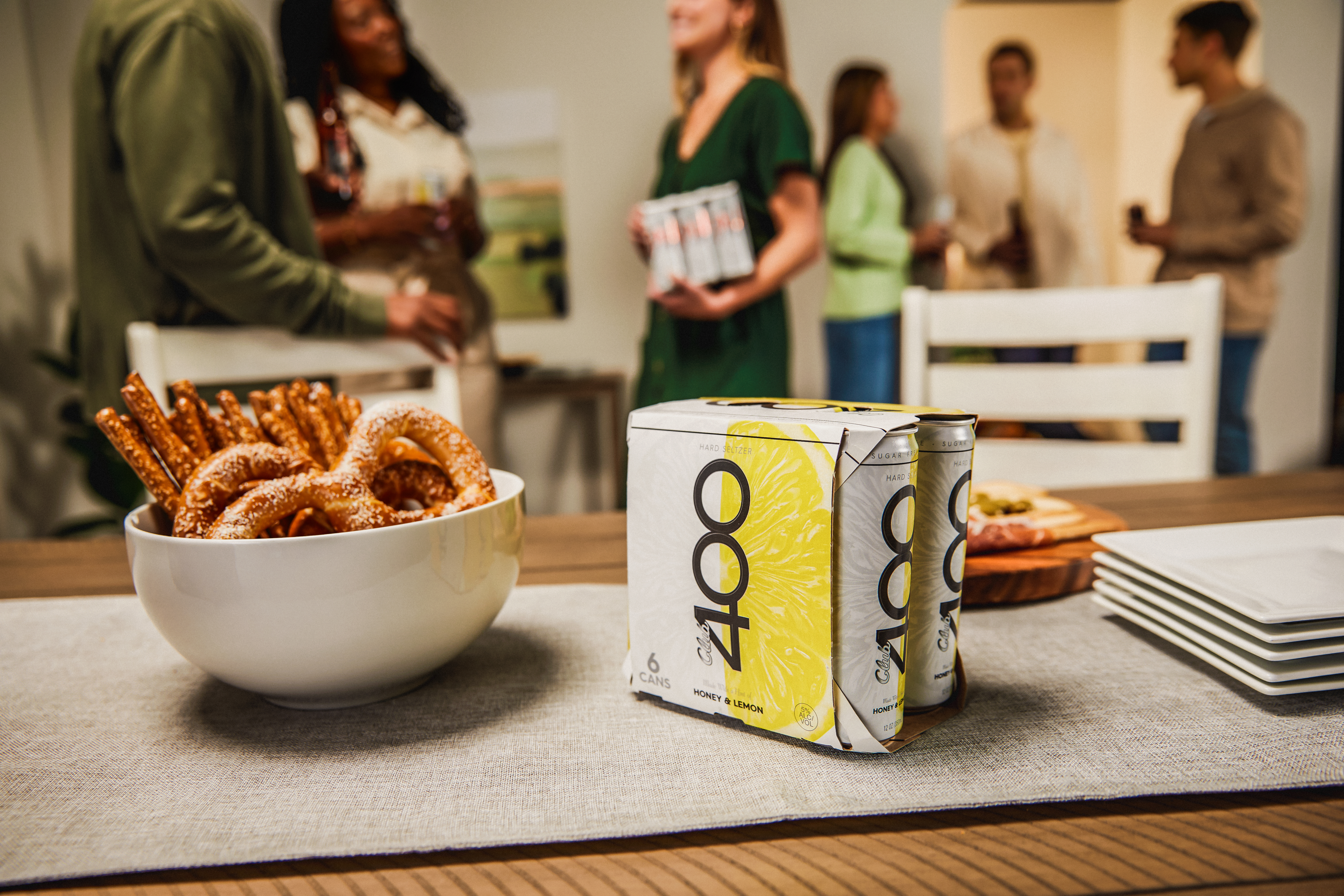 A view of a canned multipack cocktail packaging on the dinner table