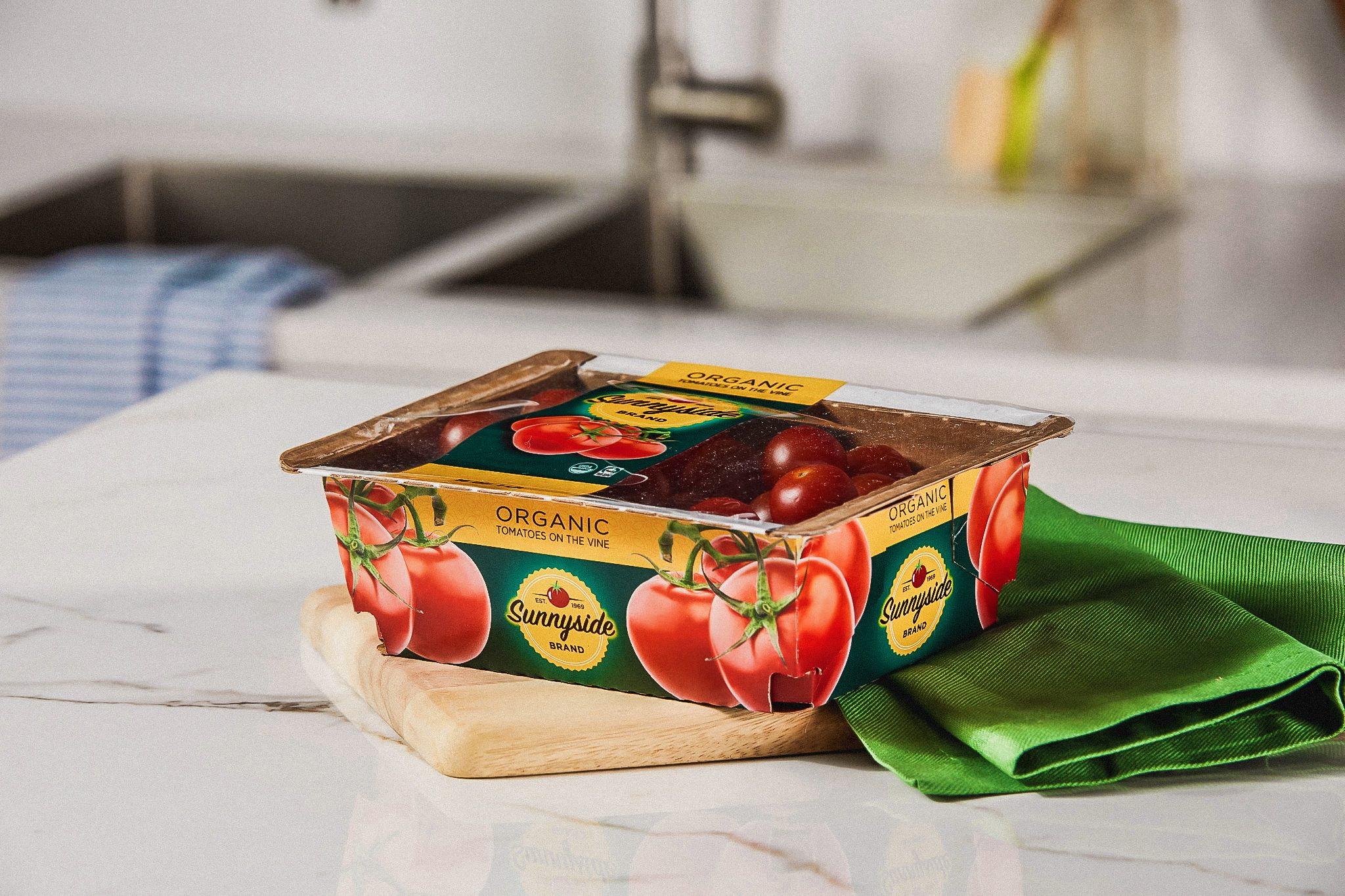 ProducePack™ Punnet Produce Packaging for Tomatoes on the Vine